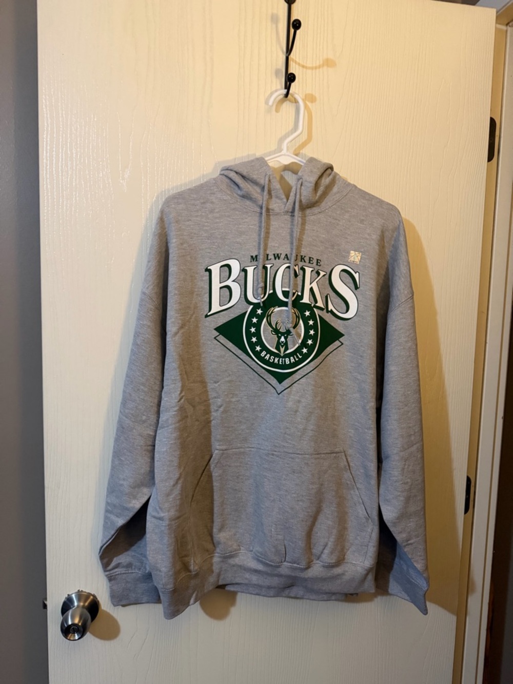 Milwaukee Bucks Grey Graphic Hoodie Size XL